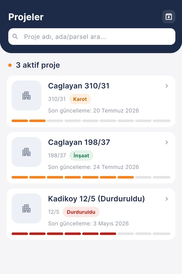 Projeler ekranı: aktif projeler, aşama etiketleri ve ilerleme çubukları (demo veri)